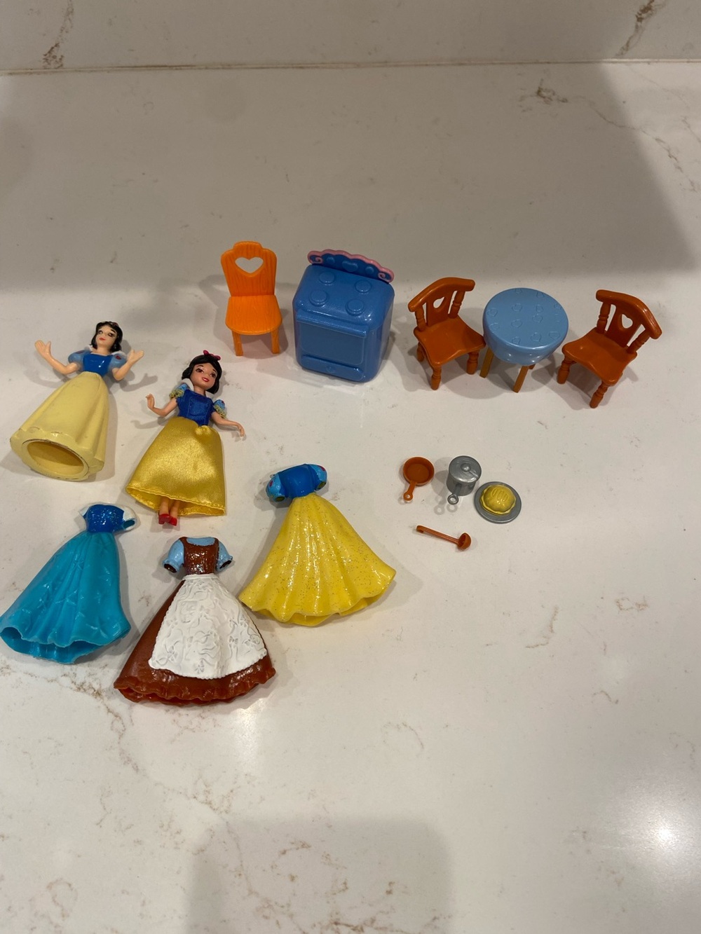 Disney’s Snow White Polly Pocket Accessory & Doll Set